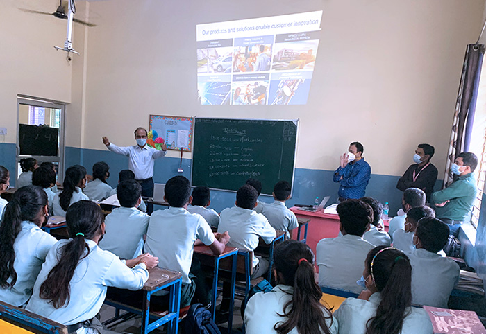 Pupils sitting in a classroom and listening to a presentation, Robotics for kids, Catania (Italy) (photo)