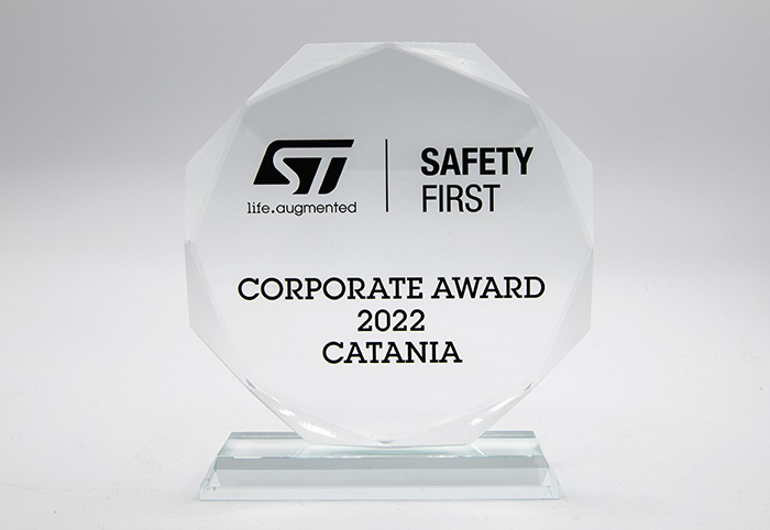 Safety award recognition (photo)