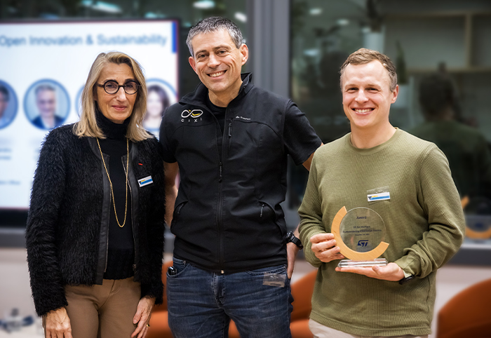 Three people inclusing the winner of the Startups Challenge France